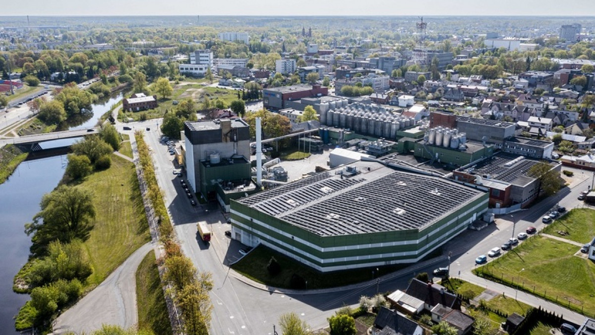 „Kalnapilio-Tauro grupė“ 3,7 tūkst. kv. m plotą padengė saulės elektrinių moduliais 1