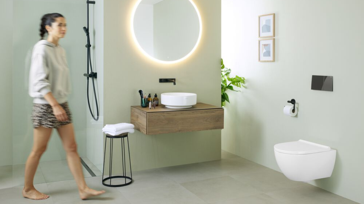 Interjero dizainerė atskleidė sprendimą, kuris išgelbės erdvę net mažiausiame vonios kambaryje 1