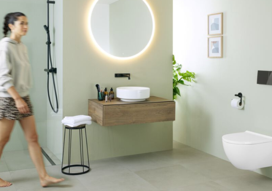 Interjero dizainerė atskleidė sprendimą, kuris išgelbės erdvę net mažiausiame vonios kambaryje