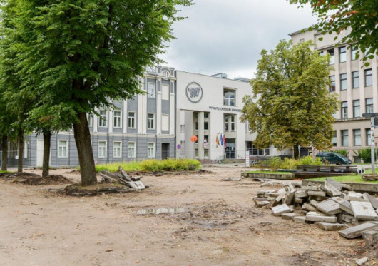 Atgimimui ruošiasi dar viena Kauno erdvė: prasidėjo Studentų skvero rekonstrukcija